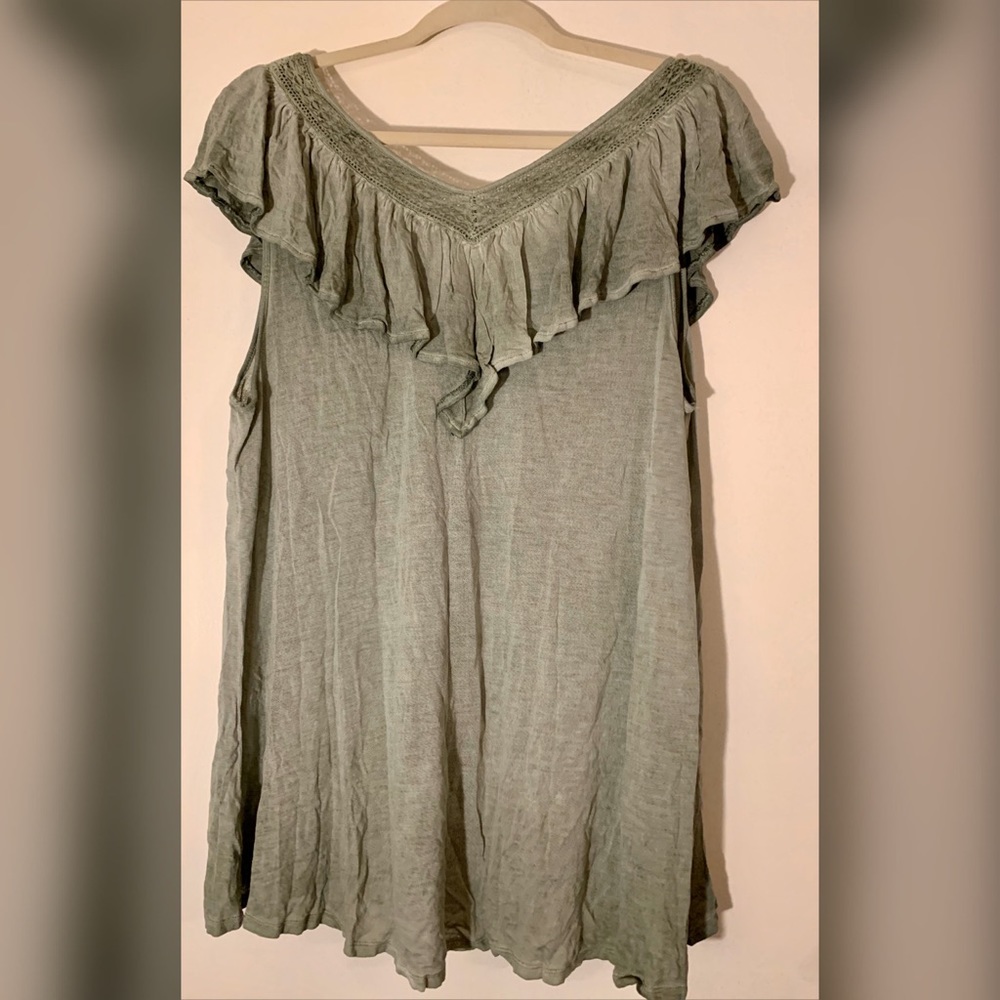 🐸Ruffle Tank🐸 - Picture 2 of 5